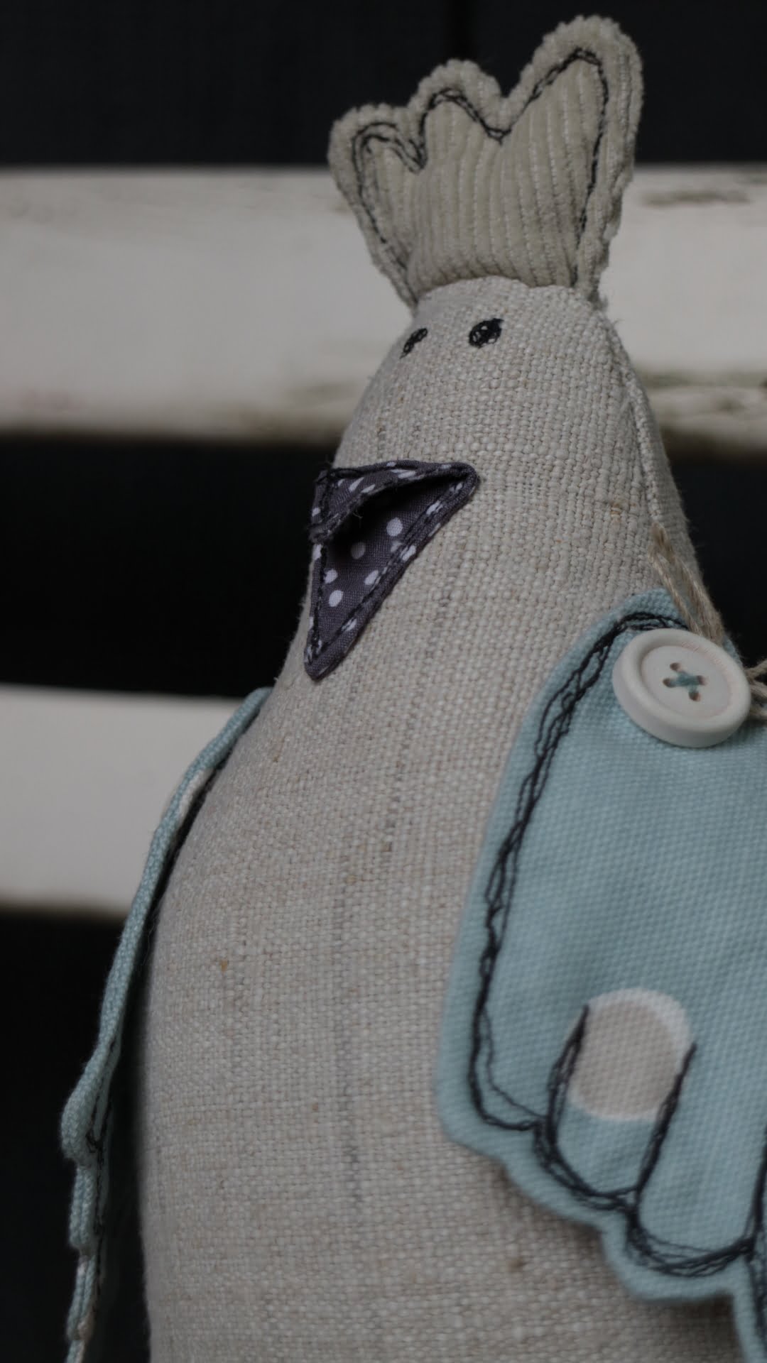 Sitzendes Stoffhuhn Lotte