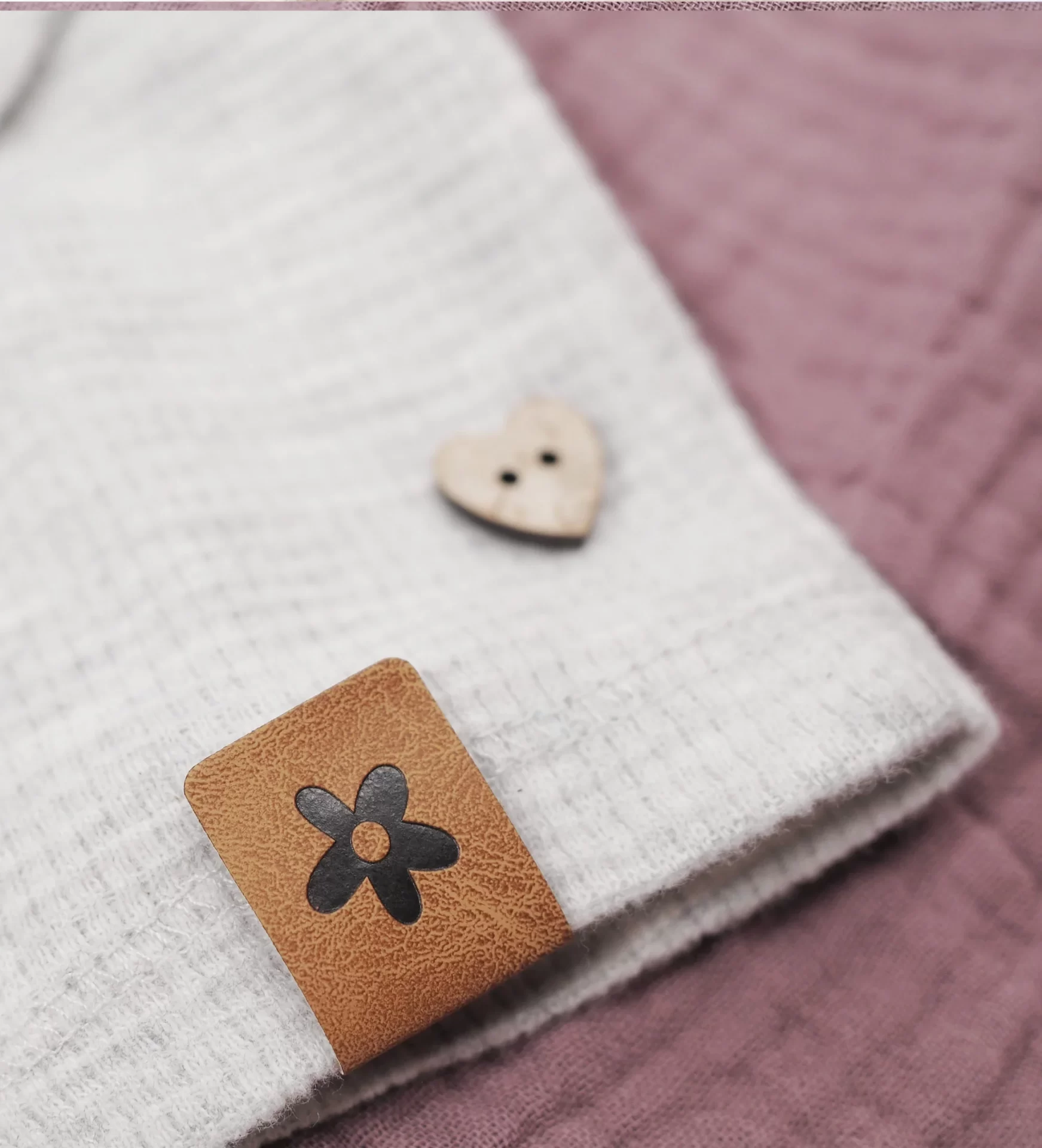 Klapp-Kunstlederlabel - Blume